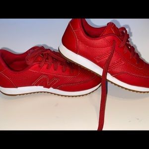 Youth Boys size 2 new Balance Sneakers